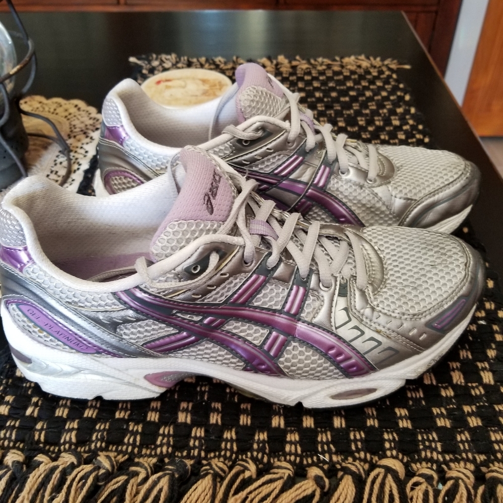 Womens size 9 Asics